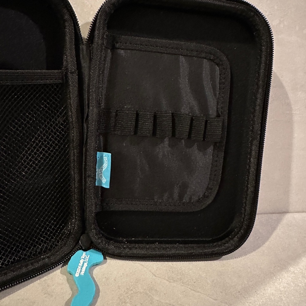 Squishmallows Zippered Winston Supply Box Excellent Condition - Picture 5 of 6